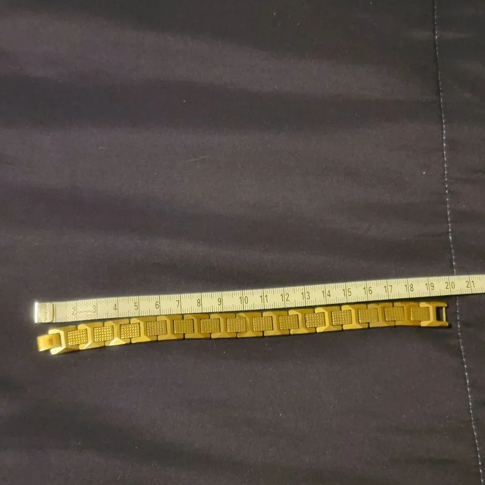 MENS GOLD PLATED FASHION BRACELET.